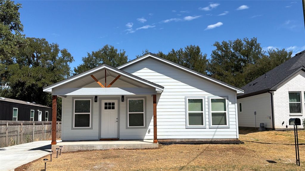 3007 Rockwood Drive, Granbury, TX 76048 — exterior