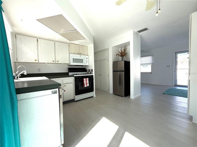 12400 PARK BOULEVARD 524, Seminole, FL 33772