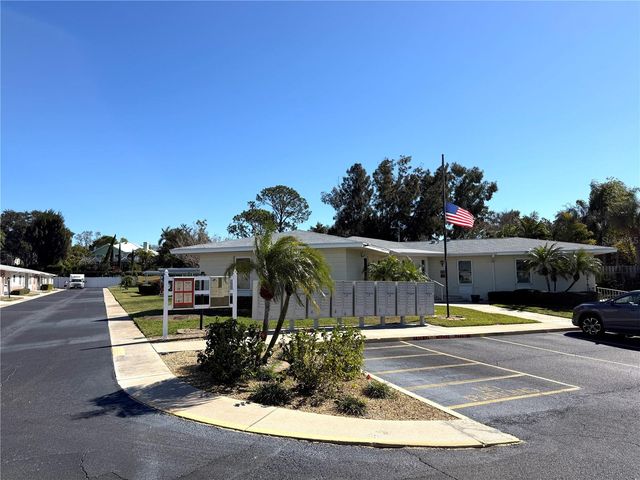 12400 PARK BOULEVARD 524, Seminole, FL 33772