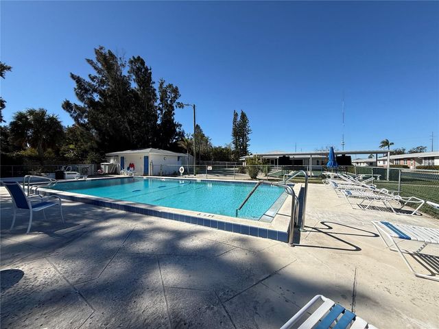 12400 PARK BOULEVARD 524, Seminole, FL 33772