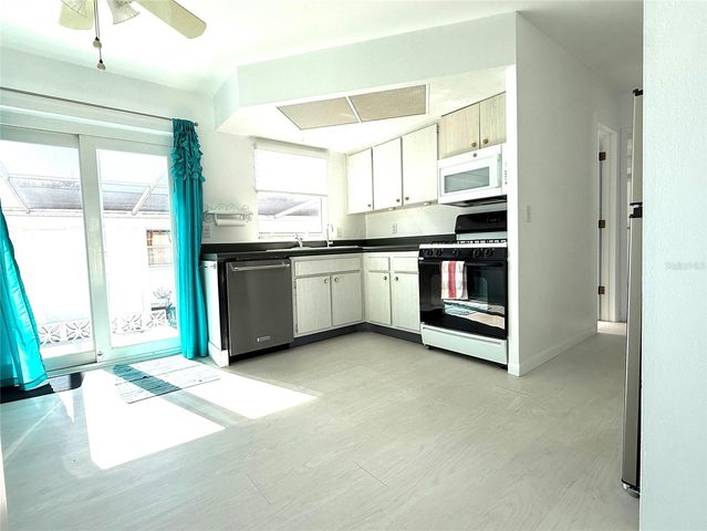 12400 PARK BOULEVARD 524, Seminole, FL 33772