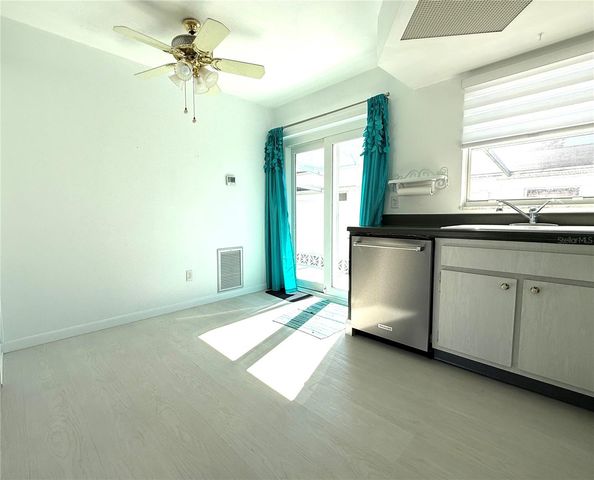 12400 PARK BOULEVARD 524, Seminole, FL 33772