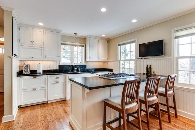 225 Kensington Drive, Madison, WI 53704