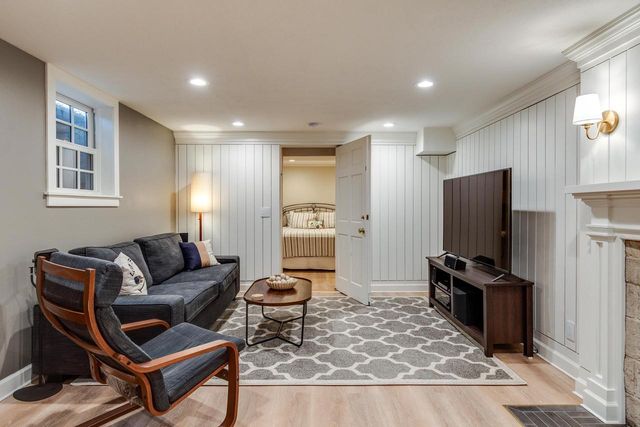 225 Kensington Drive, Madison, WI 53704