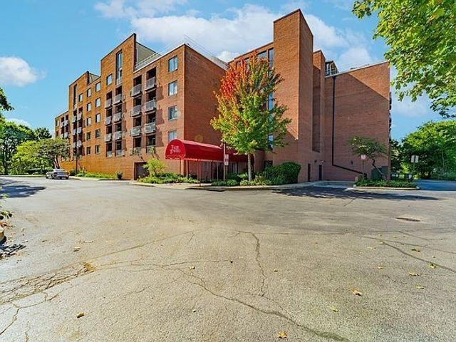 1450 Plymouth Lane 305, Elgin, IL 60123