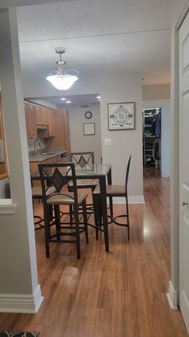 1450 Plymouth Lane 305, Elgin, IL 60123