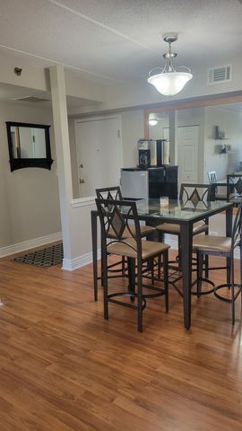 1450 Plymouth Lane 305, Elgin, IL 60123