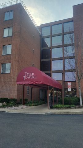 1450 Plymouth Lane 305, Elgin, IL 60123