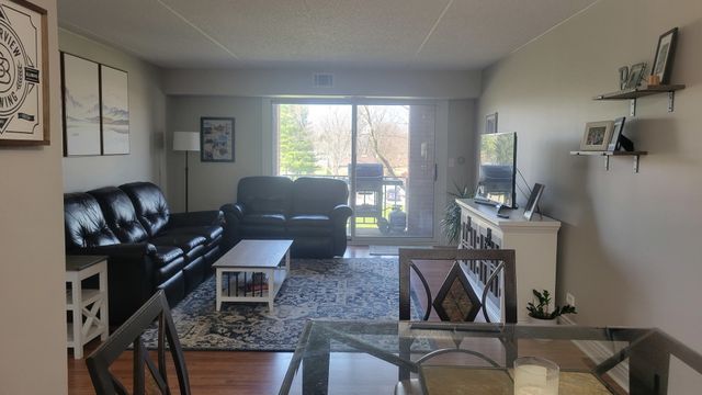 1450 Plymouth Lane 305, Elgin, IL 60123