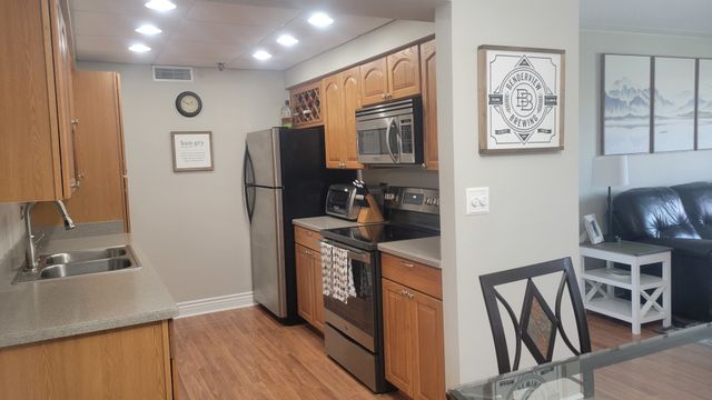 1450 Plymouth Lane 305, Elgin, IL 60123