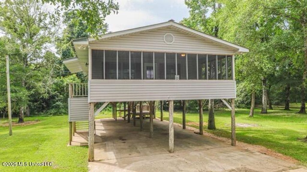 2432 Pascagoula River Road, Moss Point, MS 39562