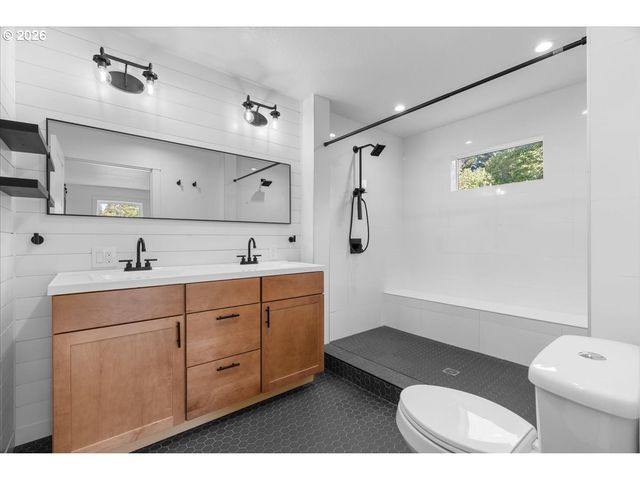 15900 Se ROYER Rd, Damascus, OR 97089