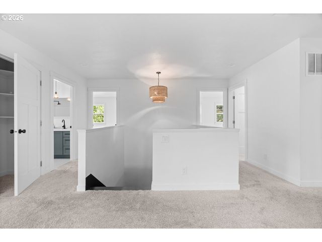 15900 Se ROYER Rd, Damascus, OR 97089