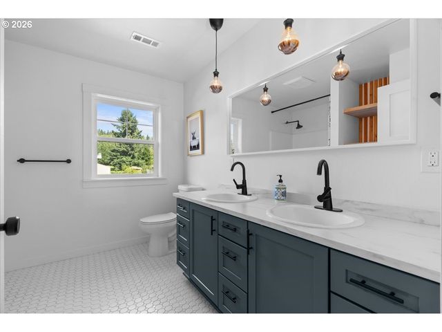 15900 Se ROYER Rd, Damascus, OR 97089