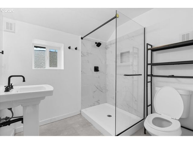 15900 Se ROYER Rd, Damascus, OR 97089