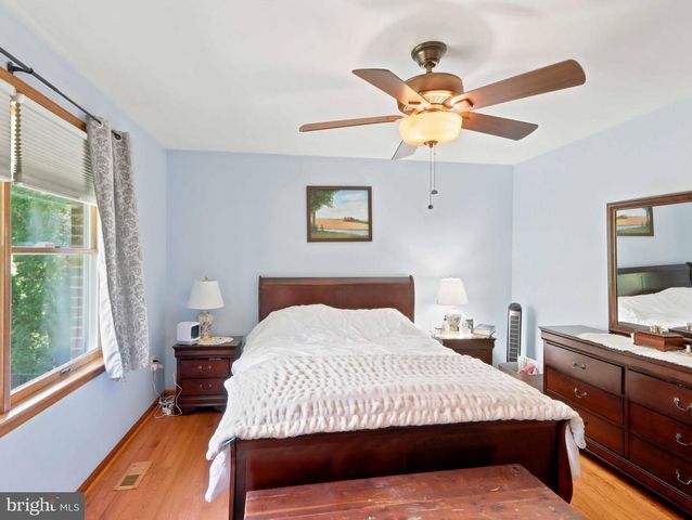 5212 ERNIE LN, Frederick, MD 21703