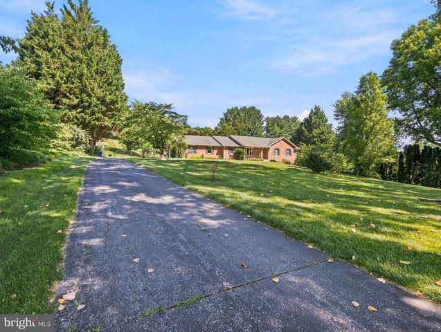 5212 ERNIE LN, Frederick, MD 21703
