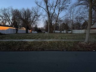 16 W Taylor Road, Lombard, IL 60148