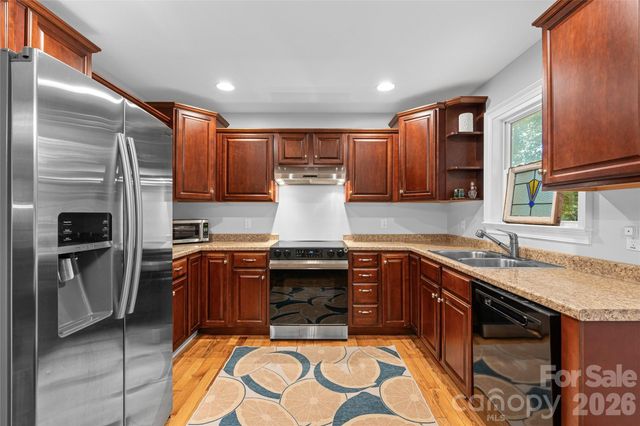 102 Iris Street, Asheville, NC 28803