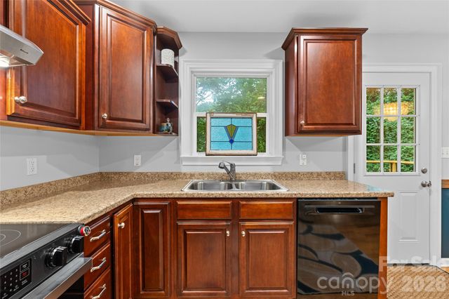 102 Iris Street, Asheville, NC 28803