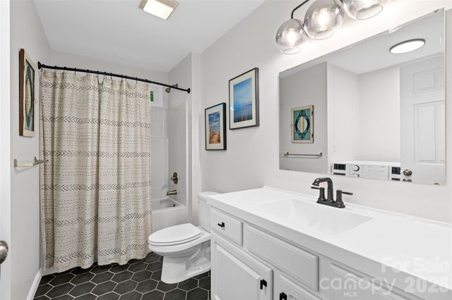 102 Iris Street, Asheville, NC 28803