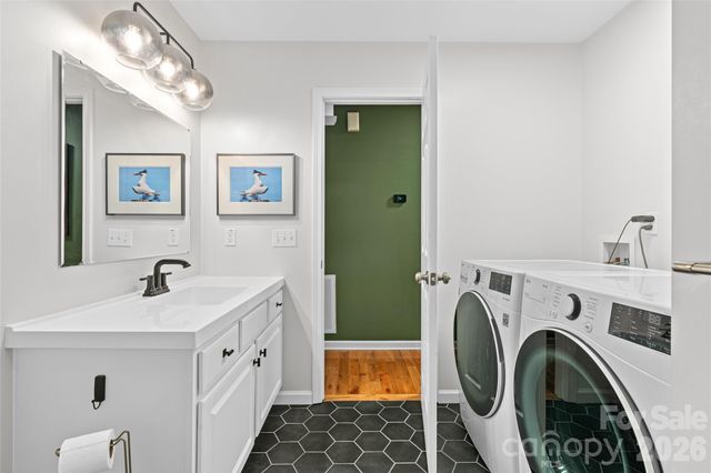102 Iris Street, Asheville, NC 28803
