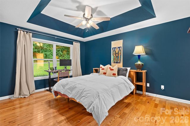 102 Iris Street, Asheville, NC 28803