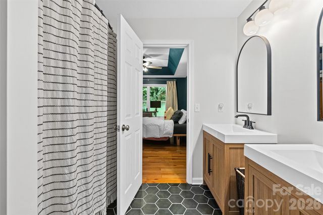 102 Iris Street, Asheville, NC 28803