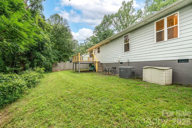 102 Iris Street, Asheville, NC 28803