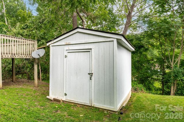 102 Iris Street, Asheville, NC 28803