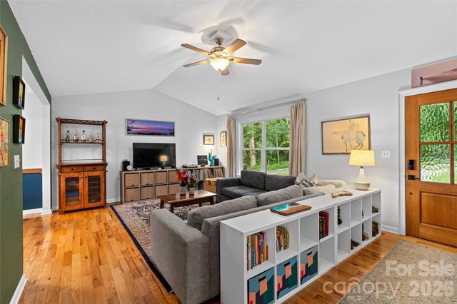 102 Iris Street, Asheville, NC 28803