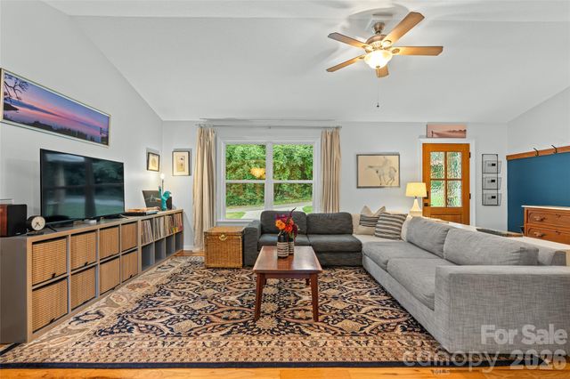 102 Iris Street, Asheville, NC 28803