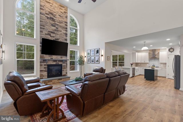 6 HELM CT, Stafford, VA 22556