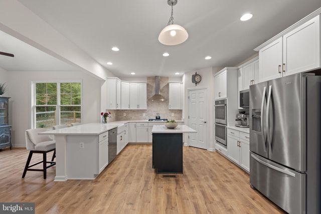 6 HELM CT, Stafford, VA 22556
