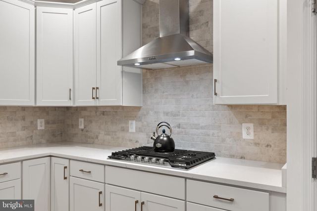 6 HELM CT, Stafford, VA 22556
