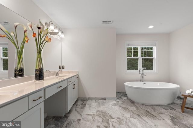 6 HELM CT, Stafford, VA 22556