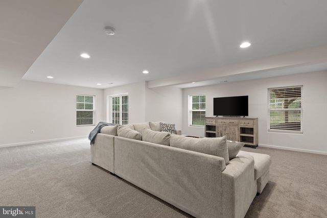 6 HELM CT, Stafford, VA 22556