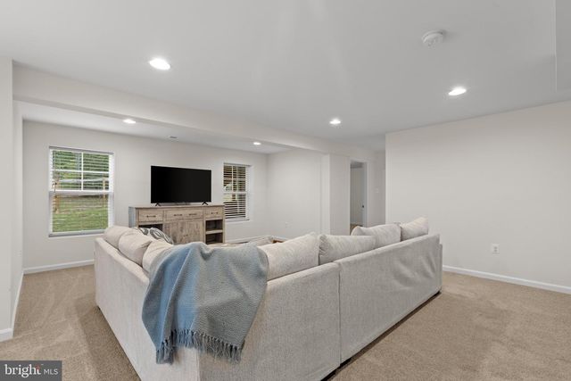 6 HELM CT, Stafford, VA 22556