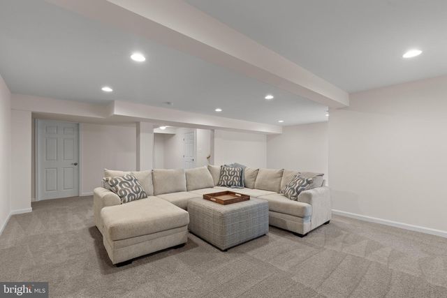 6 HELM CT, Stafford, VA 22556