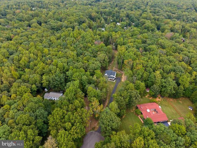6 HELM CT, Stafford, VA 22556