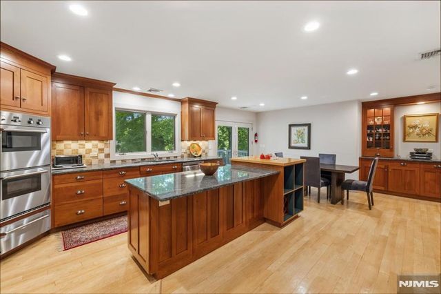 130 Van Nostrand Avenue, Englewood Cliffs, NJ 07632