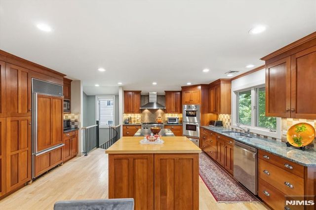 130 Van Nostrand Avenue, Englewood Cliffs, NJ 07632