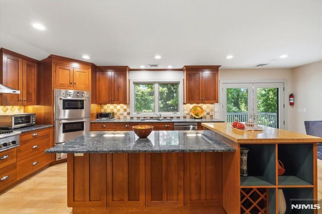 130 Van Nostrand Avenue, Englewood Cliffs, NJ 07632
