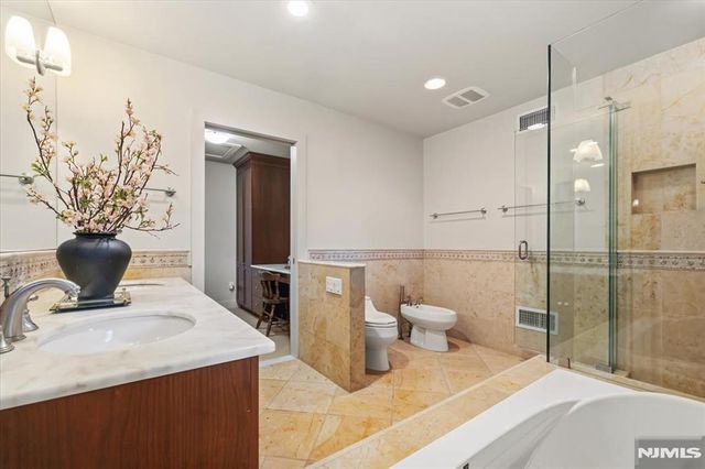 130 Van Nostrand Avenue, Englewood Cliffs, NJ 07632