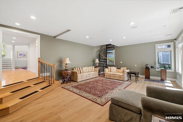 130 Van Nostrand Avenue, Englewood Cliffs, NJ 07632