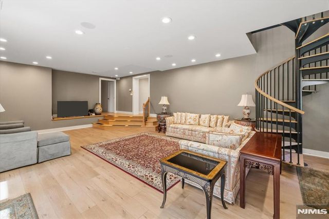 130 Van Nostrand Avenue, Englewood Cliffs, NJ 07632