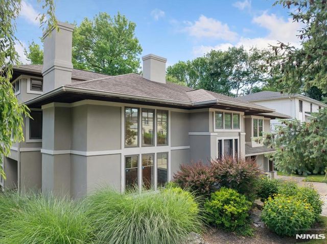 130 Van Nostrand Avenue, Englewood Cliffs, NJ 07632