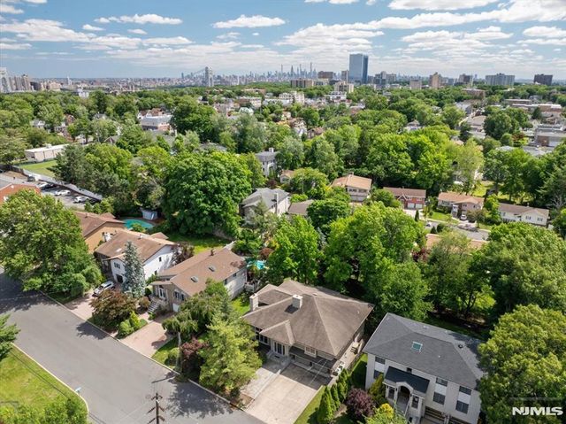 130 Van Nostrand Avenue, Englewood Cliffs, NJ 07632