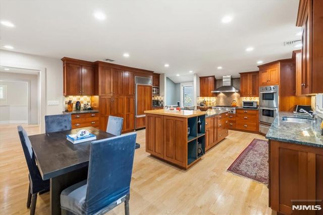 130 Van Nostrand Avenue, Englewood Cliffs, NJ 07632