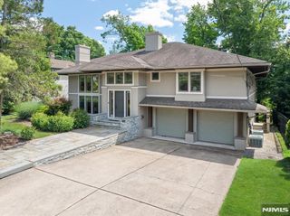 130 Van Nostrand Avenue, Englewood Cliffs, NJ 07632